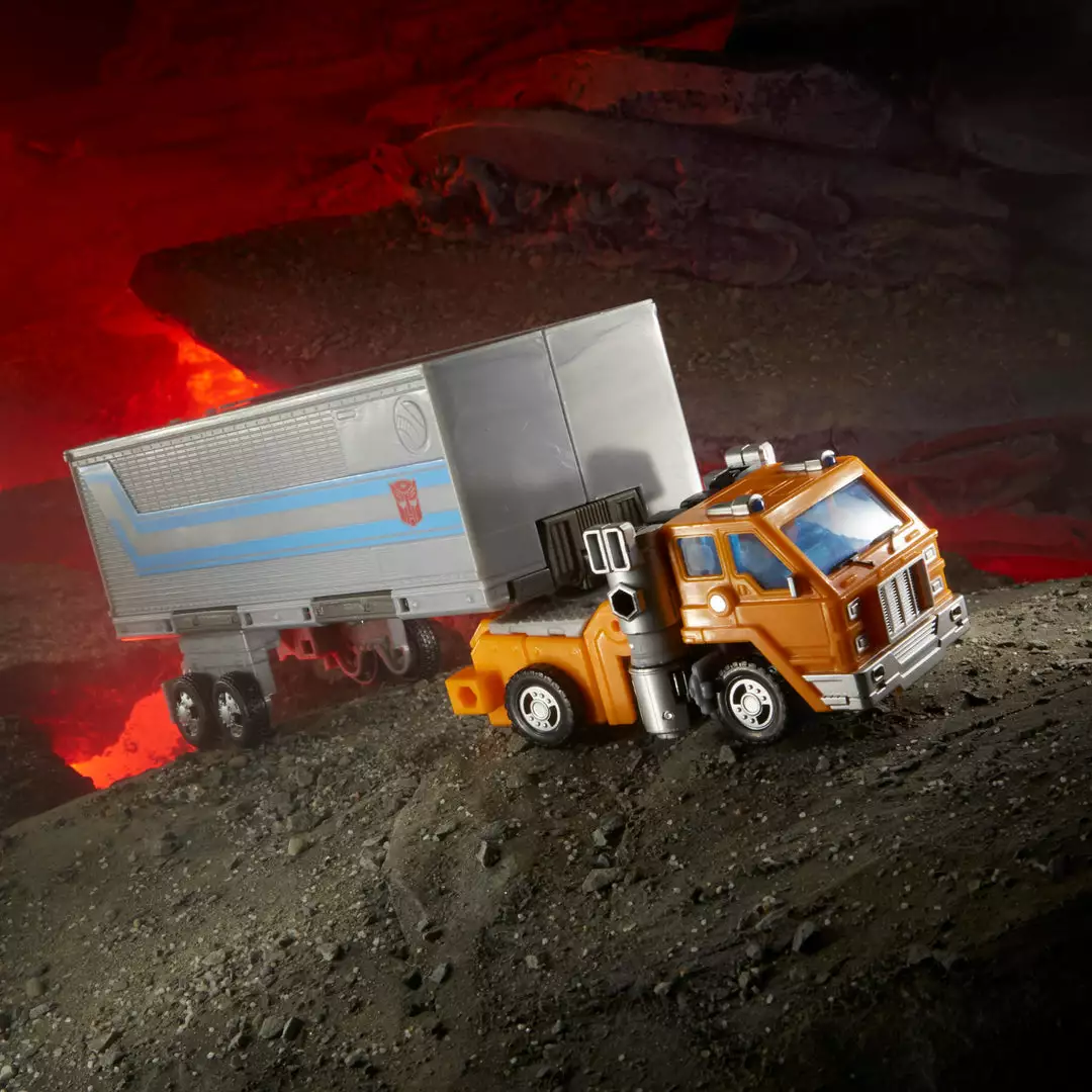 Transformers Generations War For Cybertron: Kingdom Deluxe WFC-K16 Huffer 9 Transformers Generations War For Cybertron: Kingdom Deluxe WFC-K16 Huffer