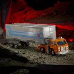 Transformers Generations War For Cybertron: Kingdom Deluxe WFC-K16 Huffer 18 Transformers Generations War For Cybertron: Kingdom Deluxe WFC-K16 Huffer