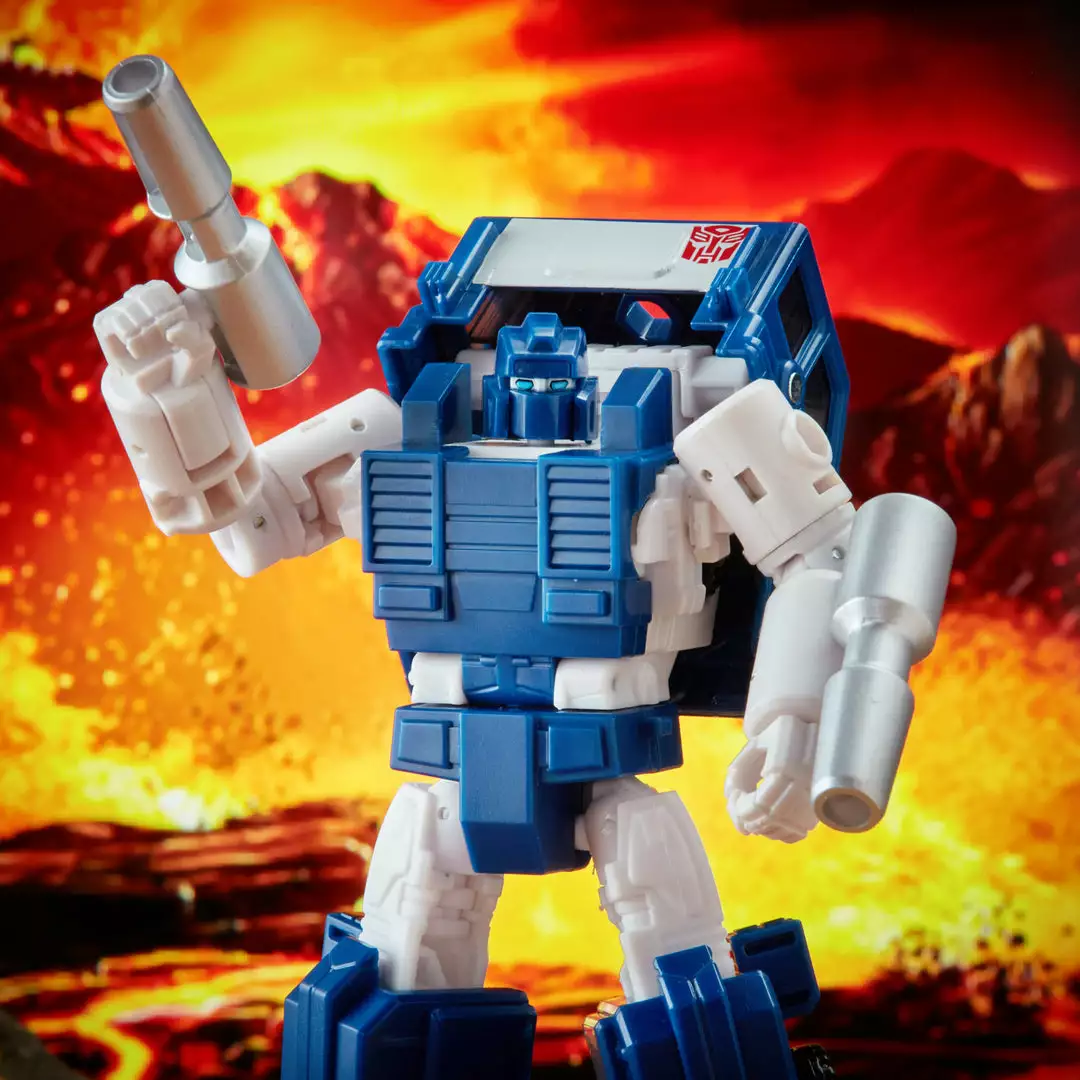 Transformers Generations War For Cybertron: Kingdom Deluxe WFC-K32 Autobot Pipes 6 Transformers Generations War For Cybertron: Kingdom Deluxe WFC-K32 Autobot Pipes